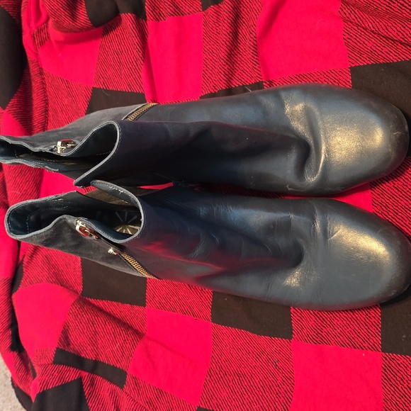 Gray Isaac Mizrahi Live Kierra leather and suede wedge ankle boot - Picture 4 of 8